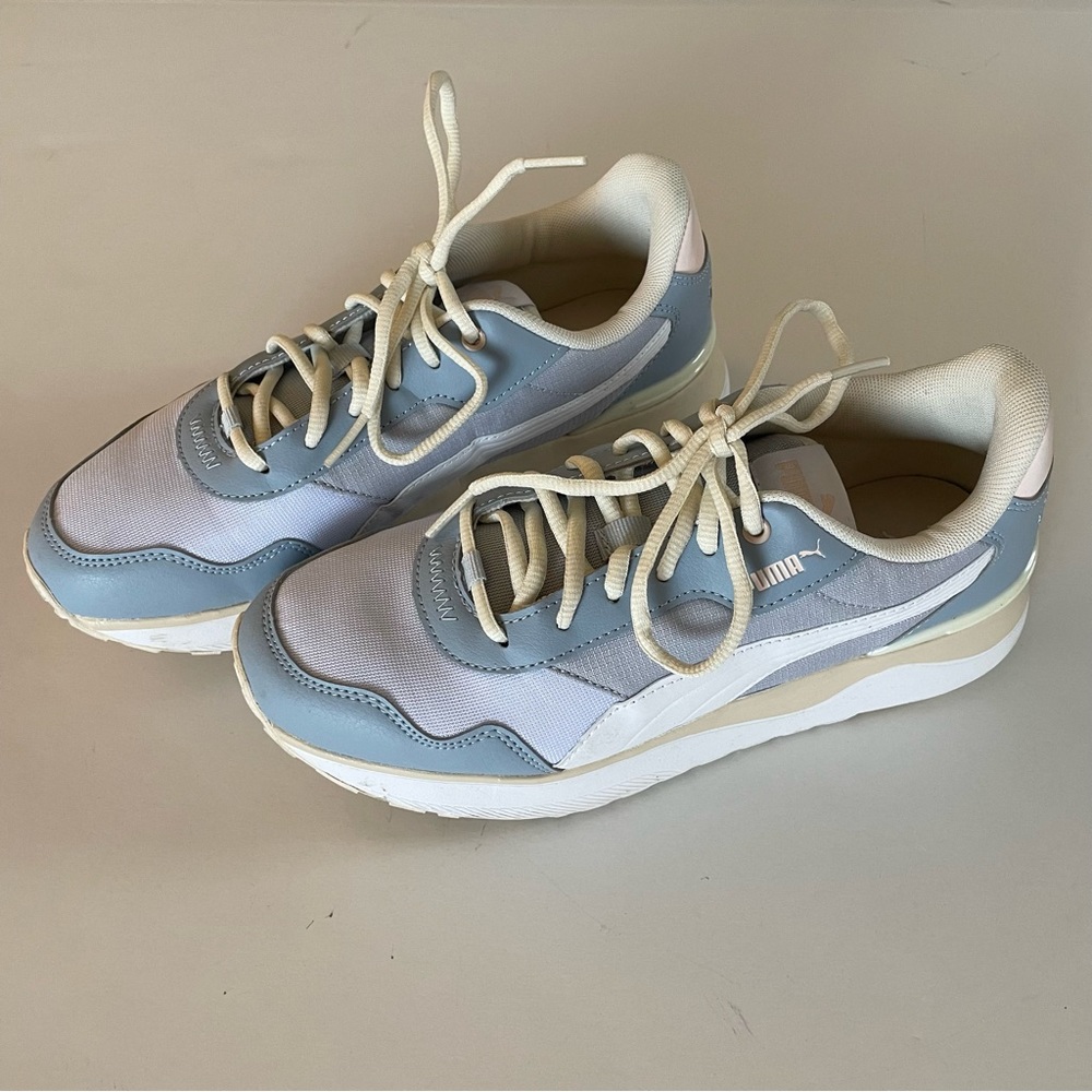 Puma Sneakers